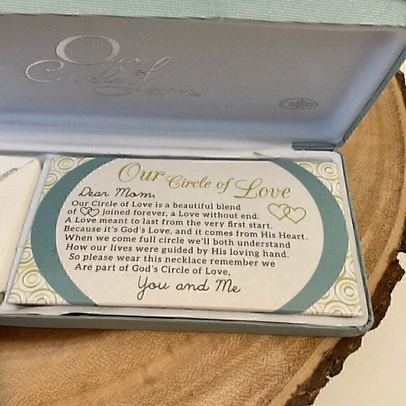 Circle of Love Necklace for Mom | New in Box - Picture 3 of 5